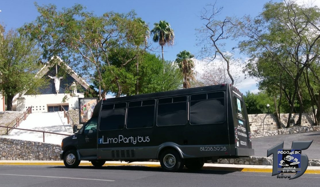 Imagen #4 de 'limo party bus'